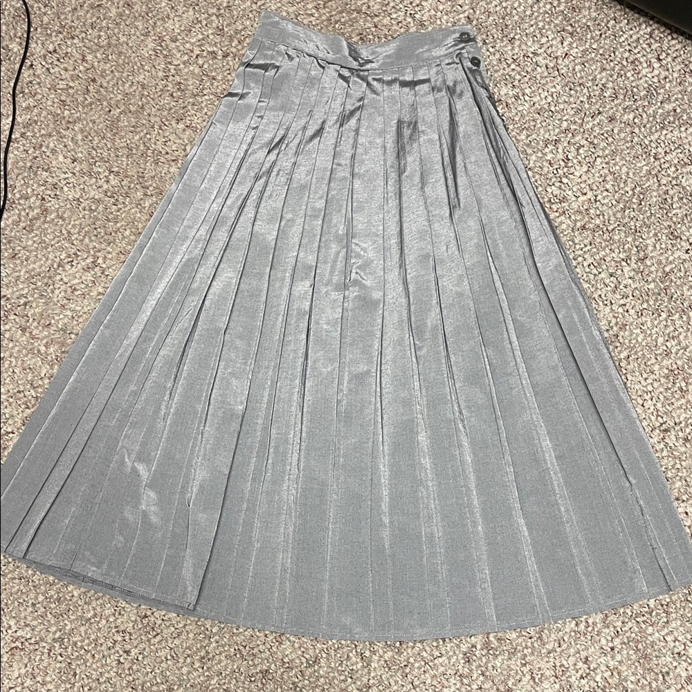 Vintage mondi shimmery Gray Pleated midi Skirt with button side fasten